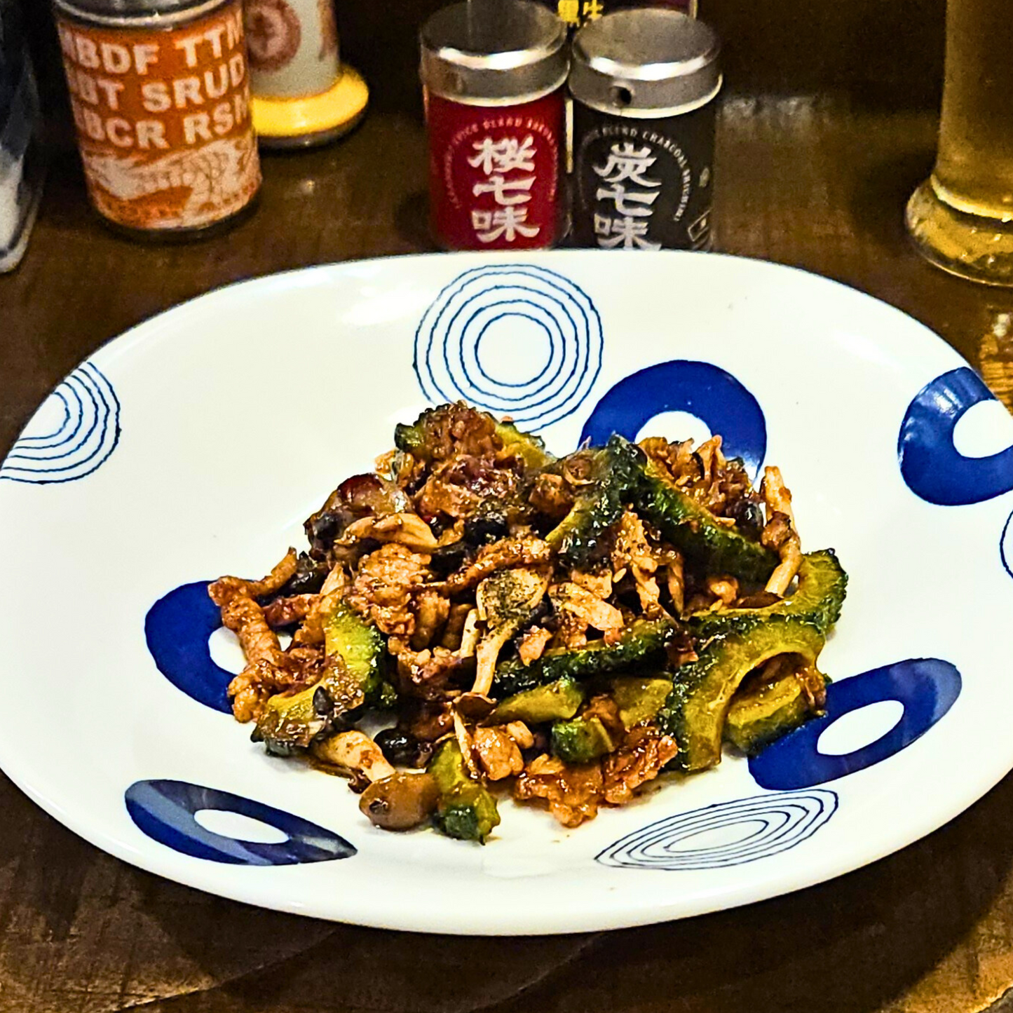 ［七味唐辛子］10g｜炭七味｜料理格上げスパイス ハーブ 赤唐辛子 青唐辛子 黒豆 ごぼう 実山椒 麻の実 麻炭 伝統 ギフト - 京都麻の葉